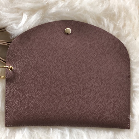 Lark and Ives Envelope Crossbody Bag - Picture 6 of 7